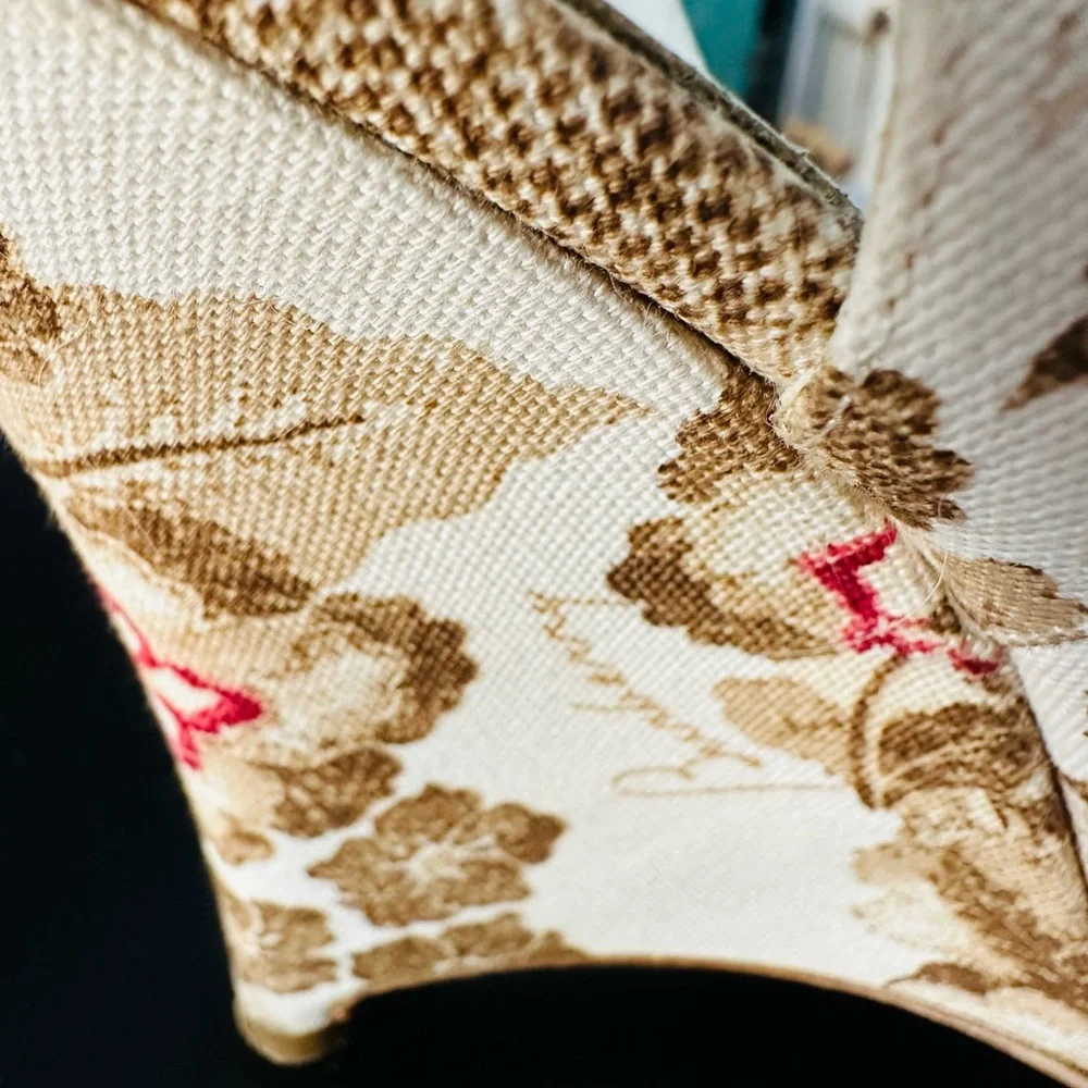 Beautiful Burberry London strappy wedge heels size 38 (US size 7) - Picture 3 of 7